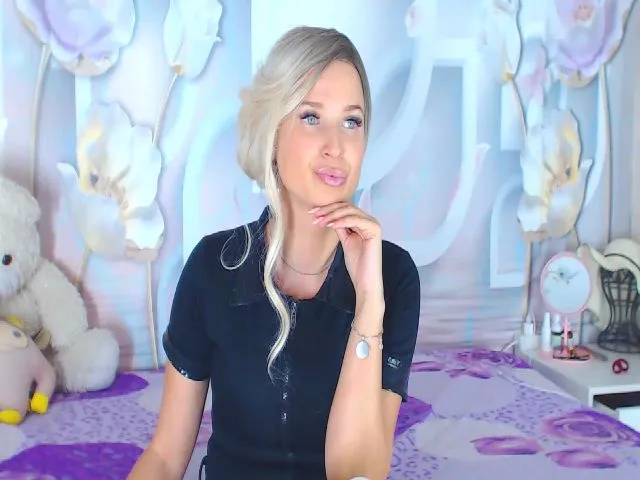Live sex webcam photo for MoonCandyGirl #260672654