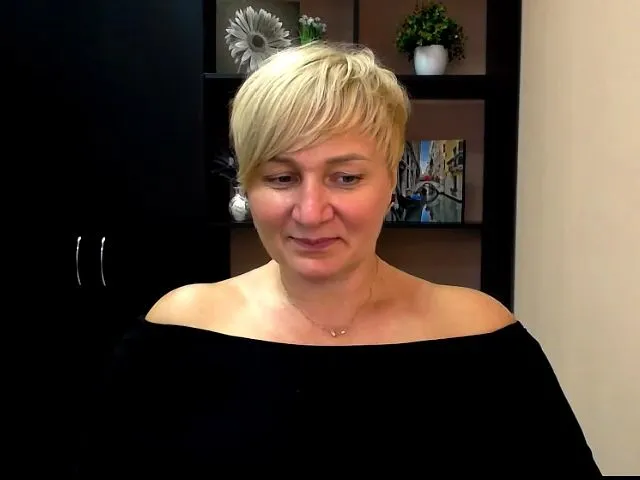 Live sex webcam photo for KailyMey #259397736