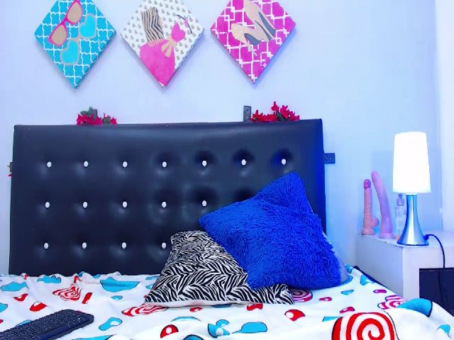 Live sex webcam photo for CandyShoww #252461798