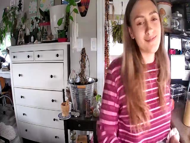 Live sex webcam photo for Sexylexi211 #262255507