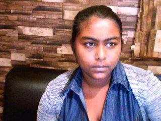 Live sex webcam photo for Indiandiva96 #240566838