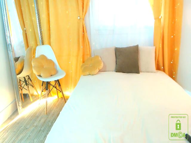 Live sex webcam photo for La_Kim__Cam #255054565