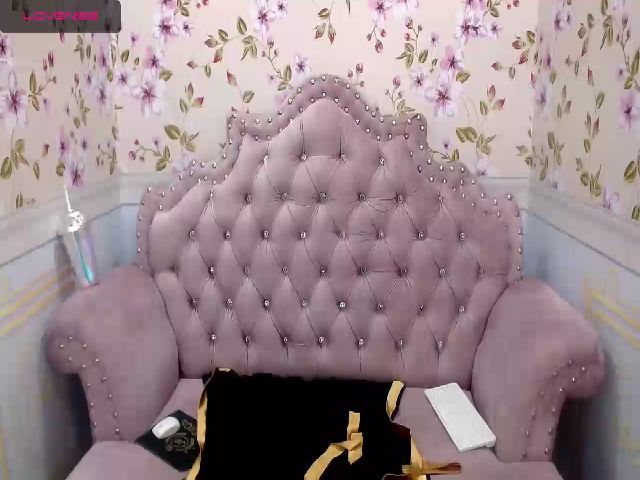 Live sex webcam photo for Slutty_Milf_ #262580633