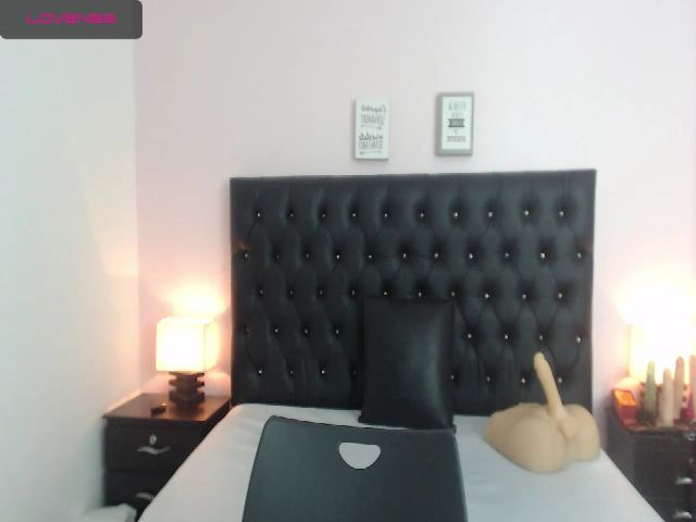 Live sex webcam photo for Shantal_19 #261671601