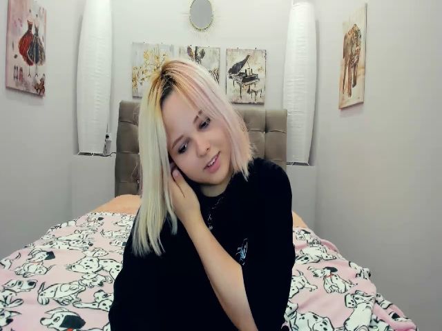 Live sex webcam photo for Helokit #261857319