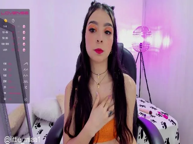 Live sex webcam photo for Little_Miaa1 #254254778