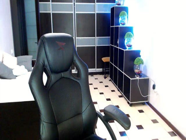 Live sex webcam photo for LannaBlue #253522762