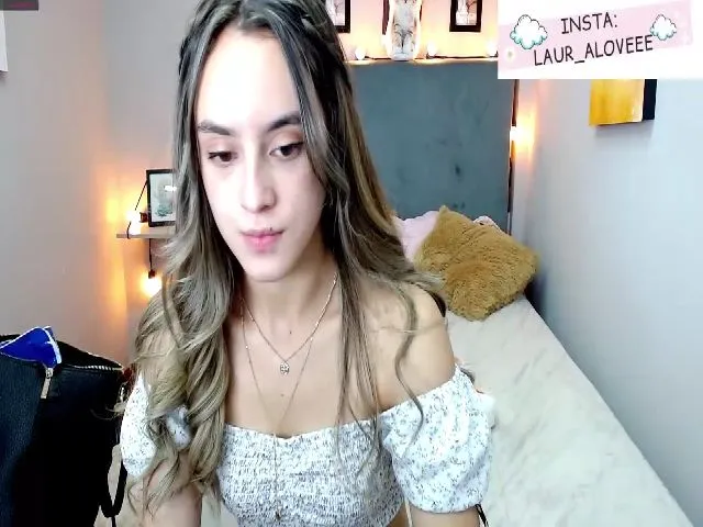 Live sex webcam photo for Laura_Lovee_ #253609114