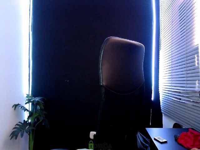 Live sex webcam photo for victoria_lee2 #264985672