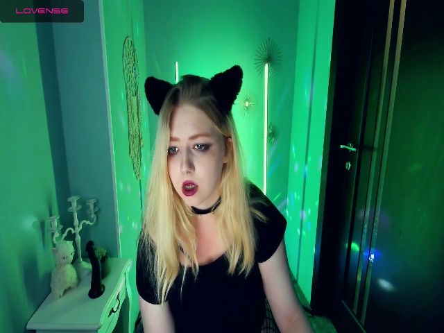 Live sex webcam photo for TinkerrBelll #262310709