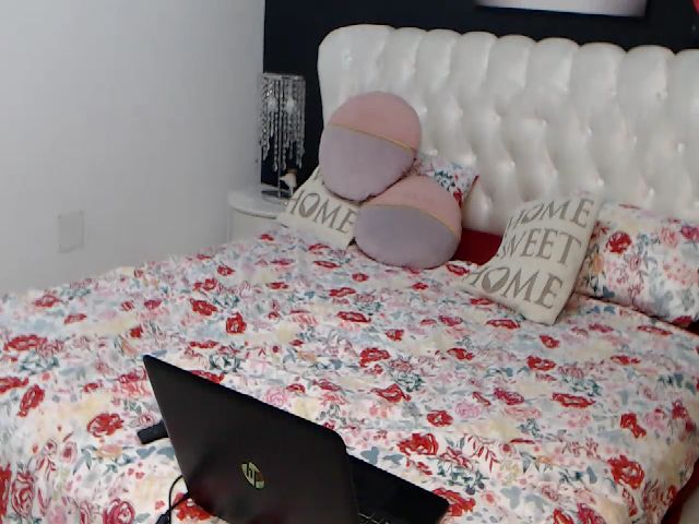 Live sex webcam photo for BlondeeFairy #260844148