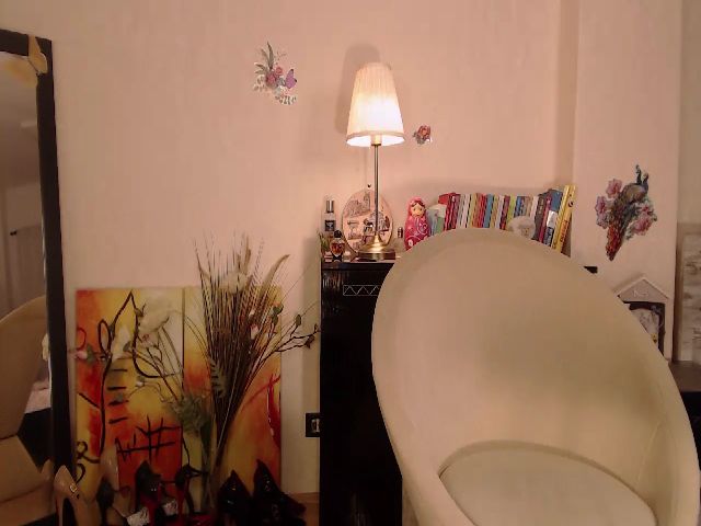 Live sex webcam photo for OzzyVal #263340381