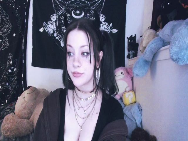 Live sex webcam photo for KayleeKarina #261952628