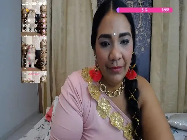 Live sex webcam photo for IndianMama #252532261