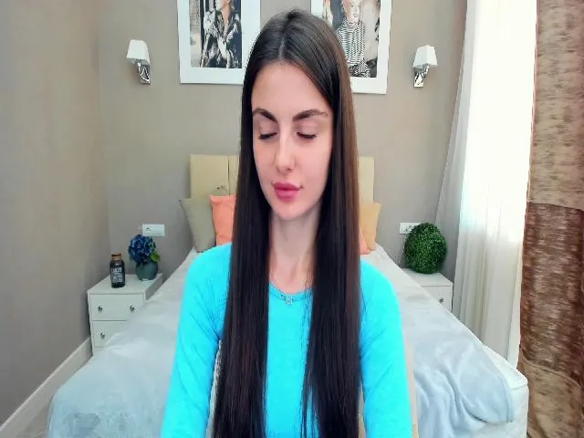 Live sex webcam photo for KarolinaFoxx #256293632