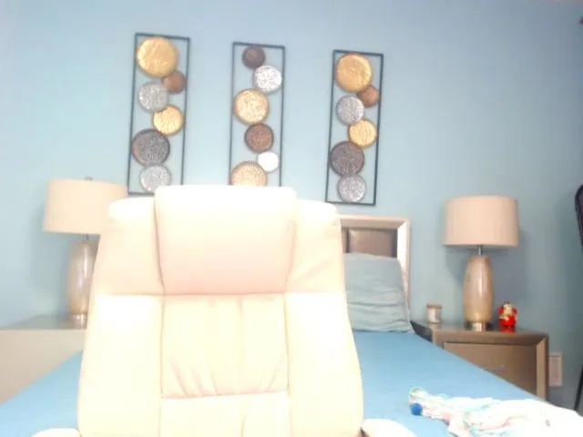 Live sex webcam photo for HeidiCutie #257405928