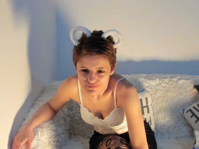 Live sex webcam photo for EllaRose29 #241281732