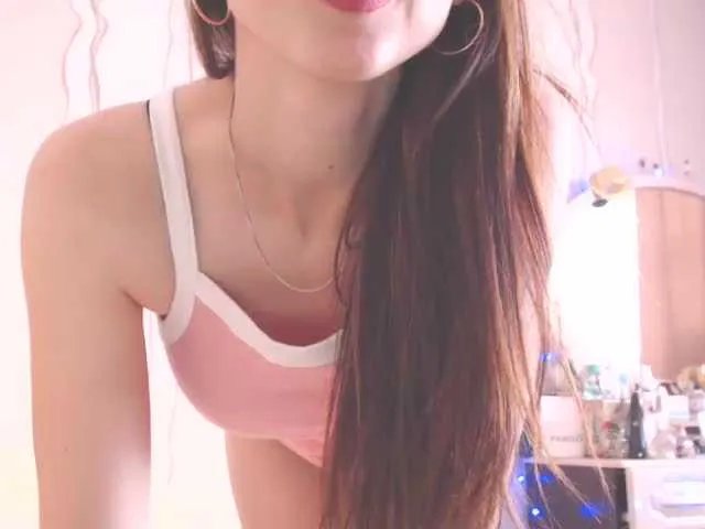 Live sex webcam photo for SexyQueen333 #240893821