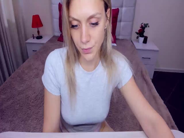 Live sex webcam photo for MeganKind #261197528