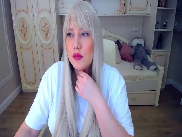 Live sex webcam photo for VeritableGirl #252692885