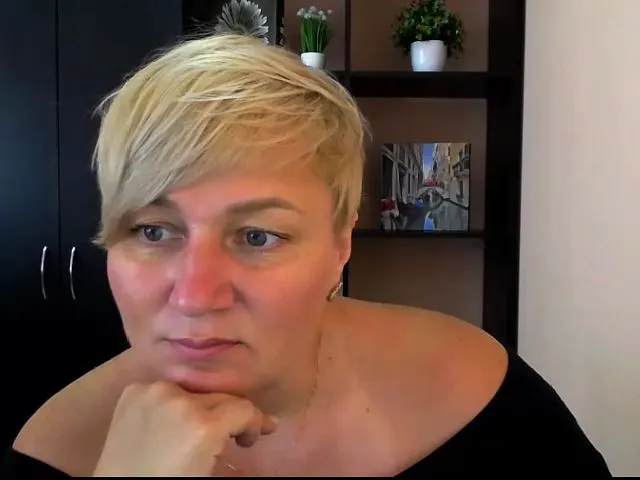 Live sex webcam photo for KailyMey #253773767