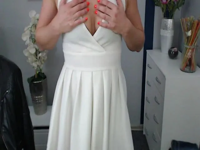 Live sex webcam photo for YummyLOR #255299265