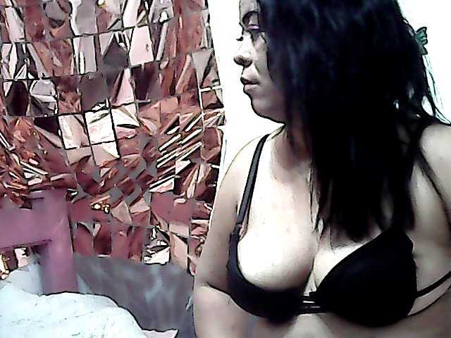 Live sex webcam photo for LOLAhot1 #252042590