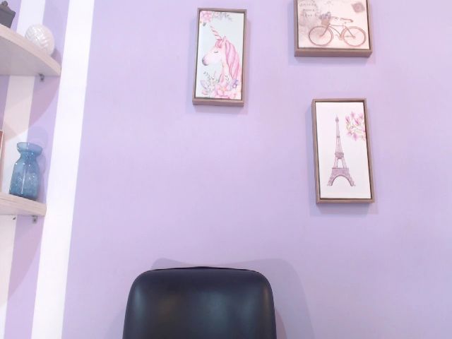 Live sex webcam photo for STORMY_FOXX #254075582