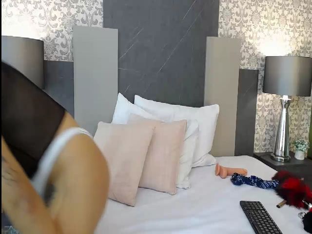 Live sex webcam photo for NoaVega #258893184