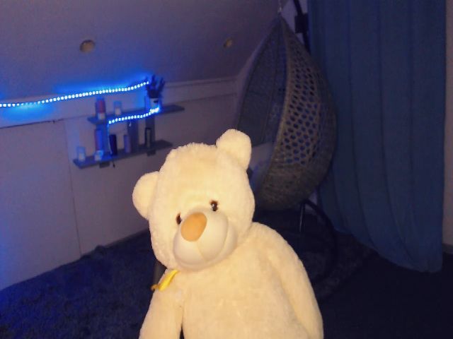 Live sex webcam photo for SunShine_A #260236087