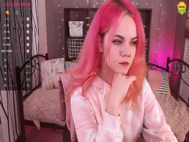Live sex webcam photo for KerryBlair #260553564