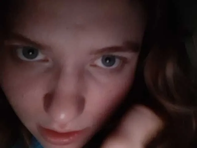 Live sex webcam photo for Kura- #241418265