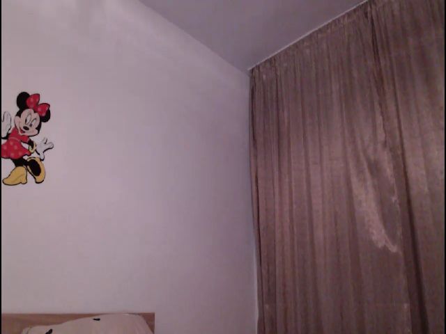 Live sex webcam photo for Emma__3 #258977548