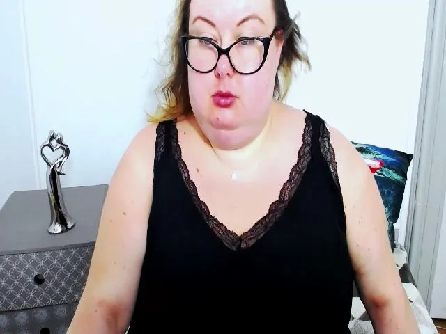 Live sex webcam photo for HornyBonnie #253735023
