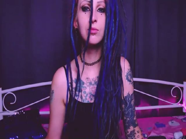 Live sex webcam photo for MarthaKatze #258381121