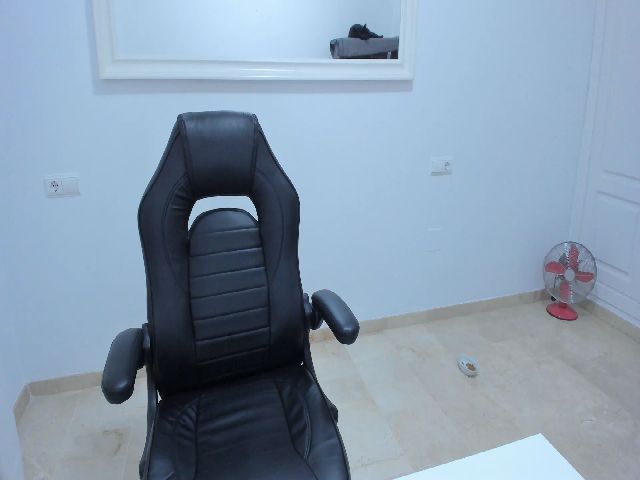 Live sex webcam photo for LivM_ #261205722