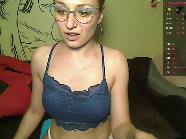 Live sex webcam photo for CatGirl01 #255613750