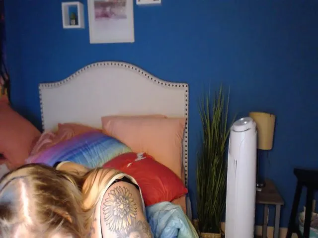 Live sex webcam photo for SnowWhiteXxxx #265321016