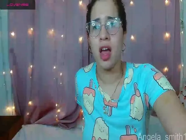 Live sex webcam photo for Anngela_smith #254670733