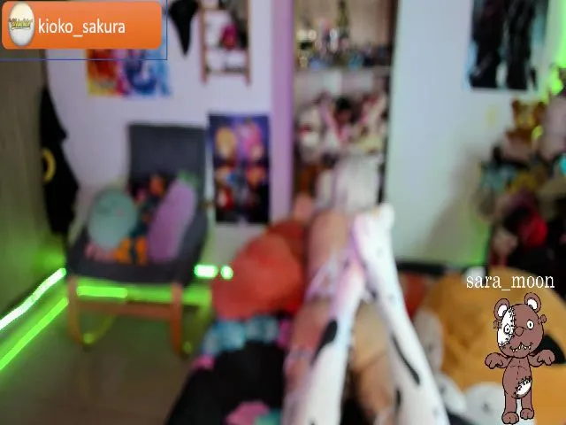 Live sex webcam photo for Sara_Skys #262940784