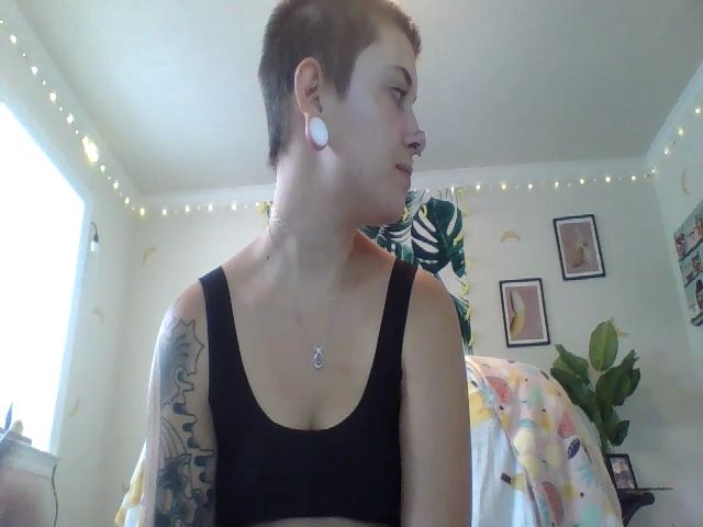 Live sex webcam photo for PonyoLovesHam #262198286