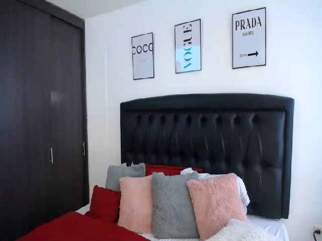 Live sex webcam photo for Valen_giraldo #254604736