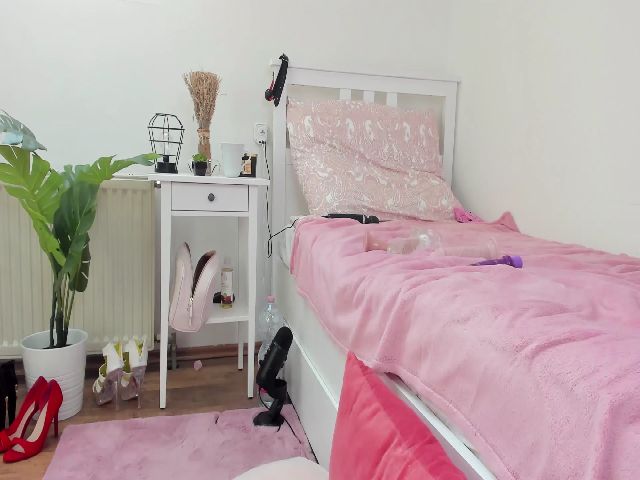 Live sex webcam photo for AshleyJohnes #258486451