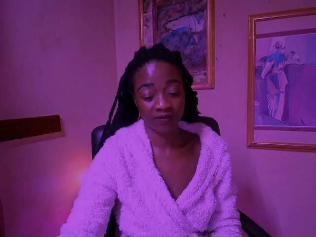 Live sex webcam photo for JahFoxy #250603731