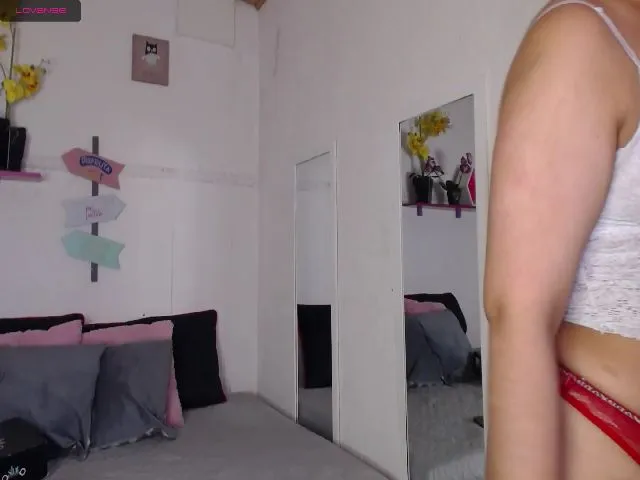 Live sex webcam photo for Noonalatin #252510262