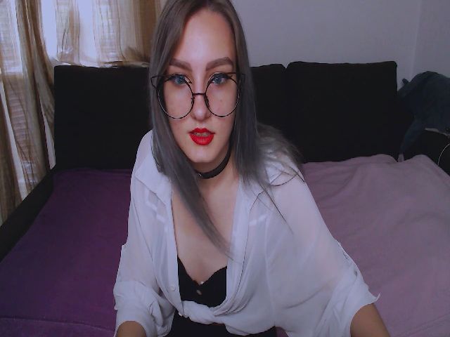 Live sex webcam photo for Amy_foxxxxx #263067544