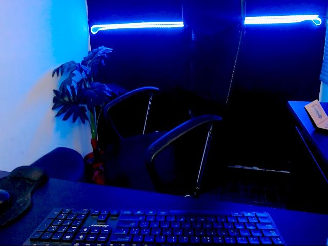 Live sex webcam photo for victoria_lee2 #252515481