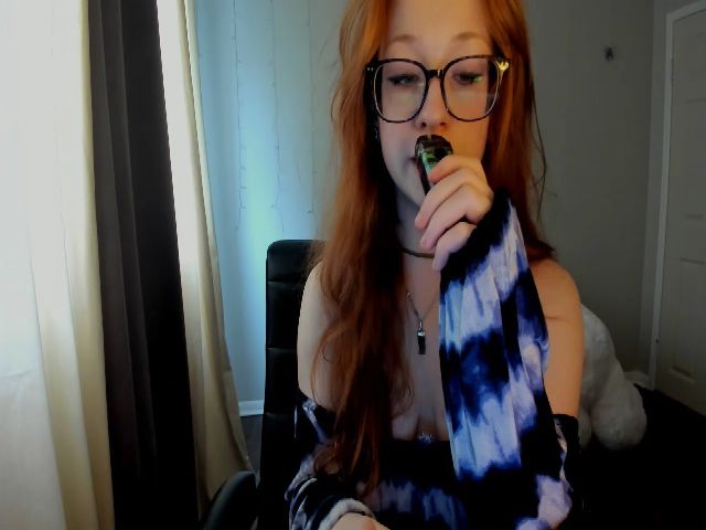 Live sex webcam photo for Haileystormxo #255135876