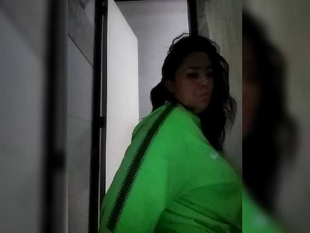 Live sex webcam photo for LOLAhot1 #252418355