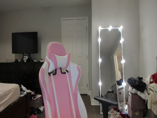 Live sex webcam photo for PettyLove #255049167